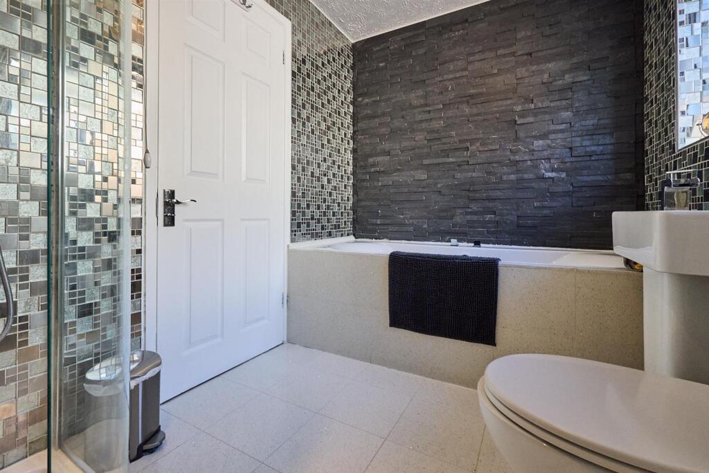 Side Bathroom