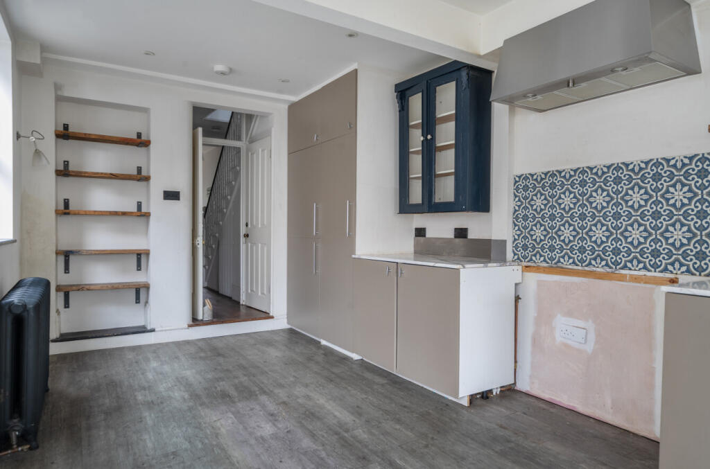 1394095-7-6943ea2...