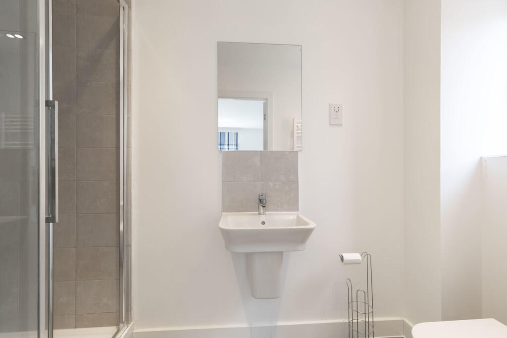 Flat 2, 2 Harvest...