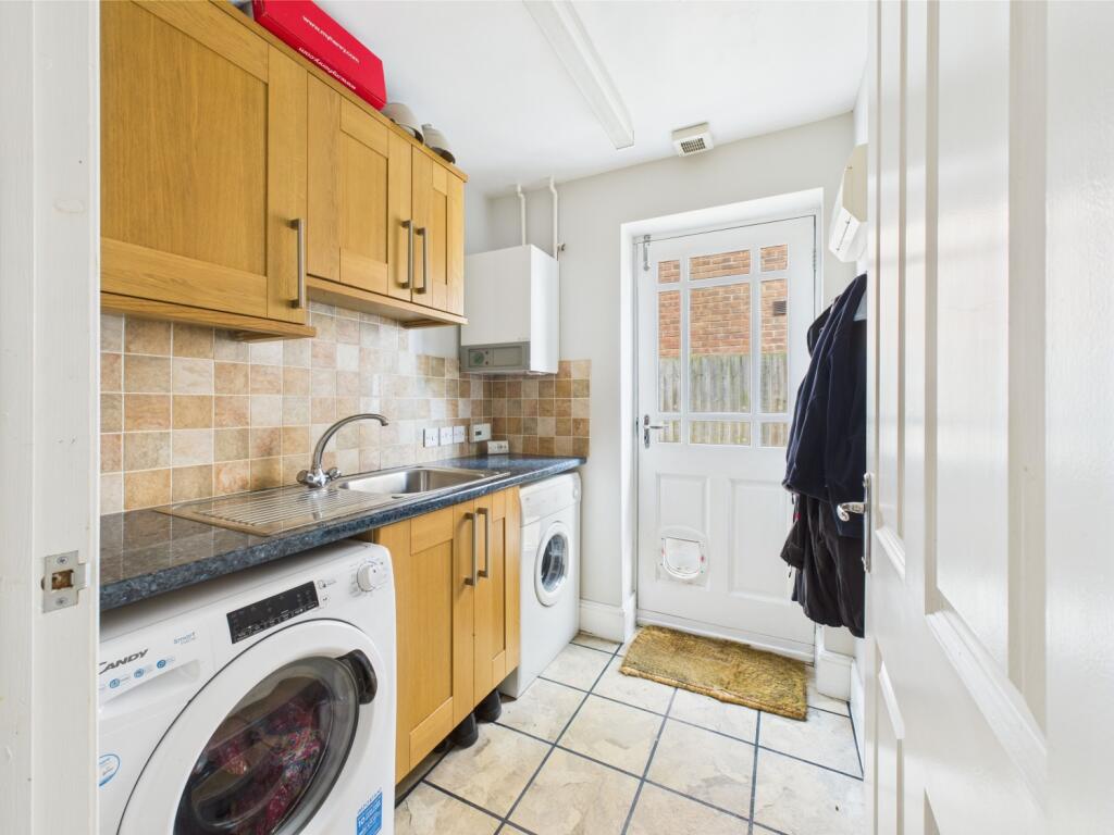 12. CAM04922G0-PR0024-STILL007