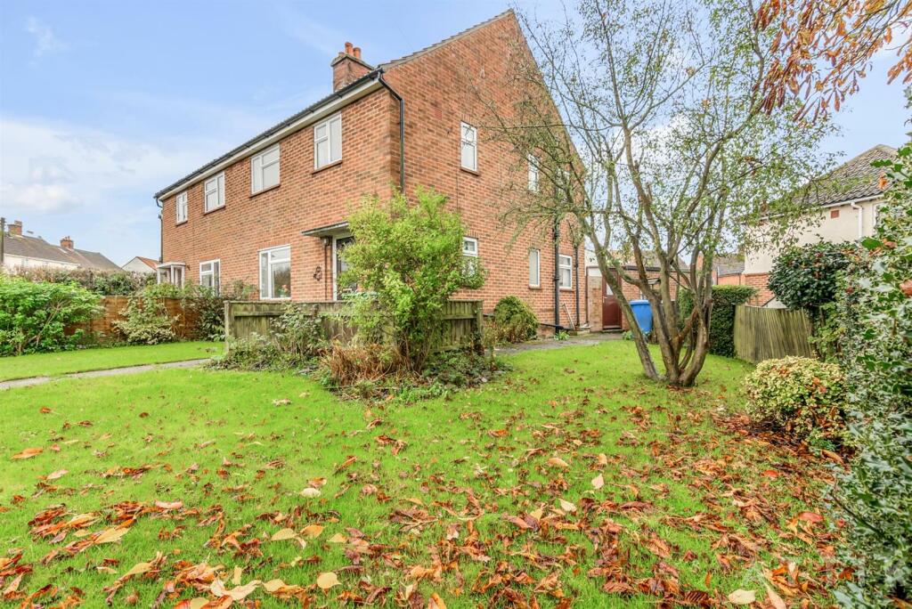 40 The Avenue Halesworth IP19 8JB (24).jpg