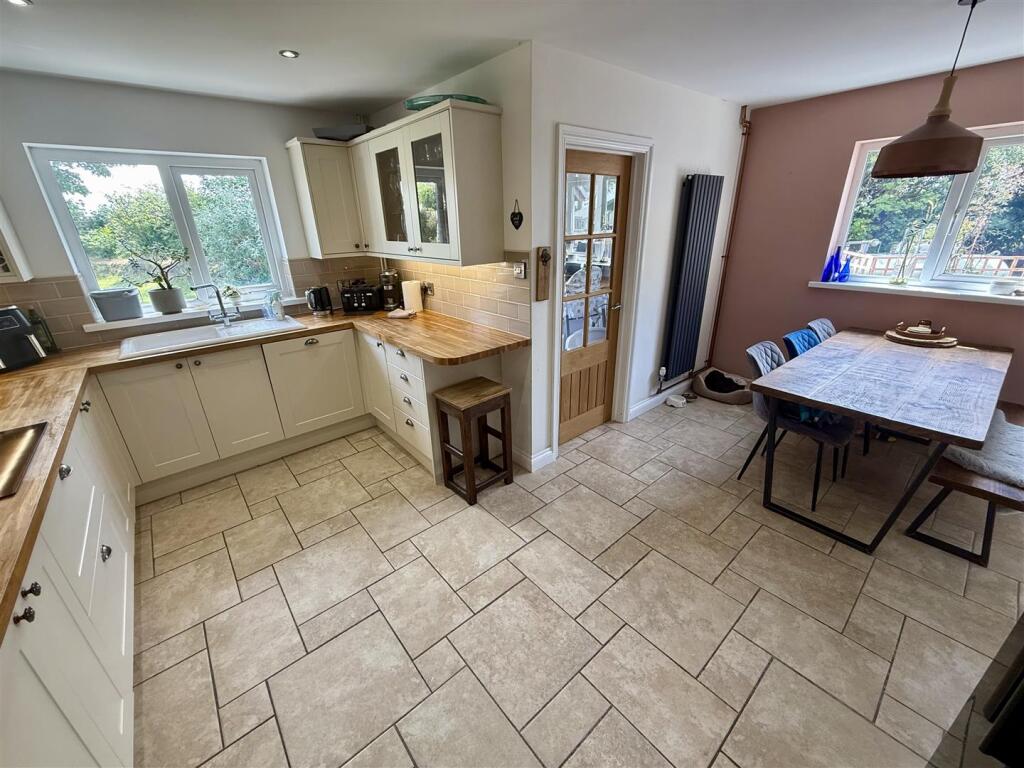 Kitchen / Dining room