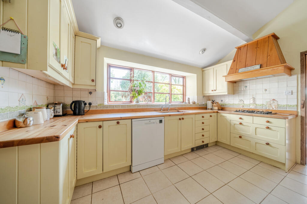 Kitchen / Breakfast Room
