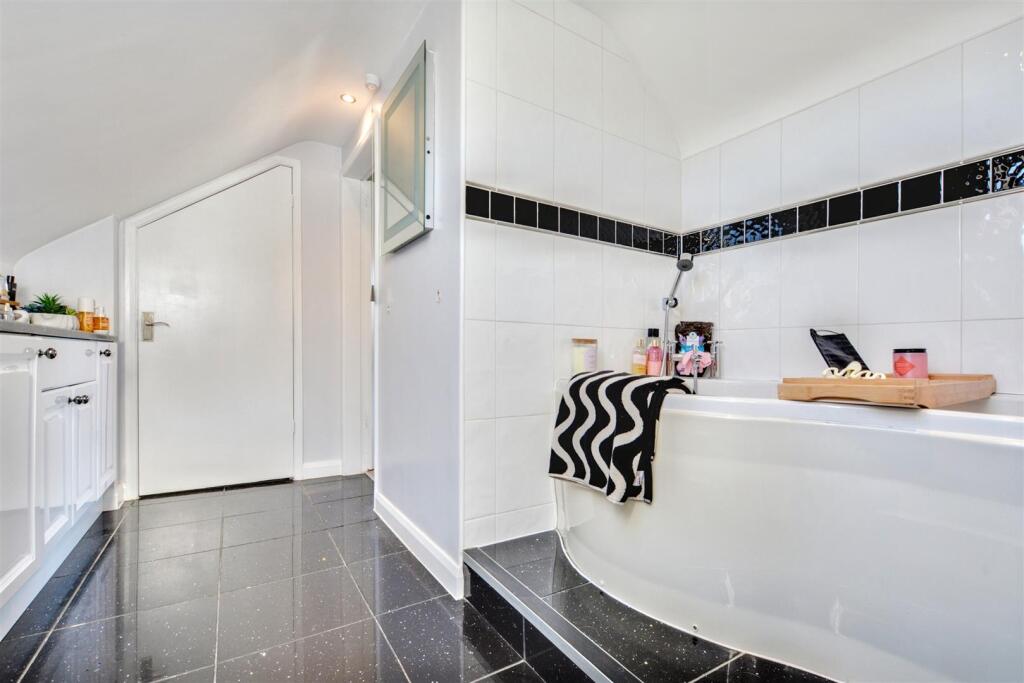 En-Suite Bathroom