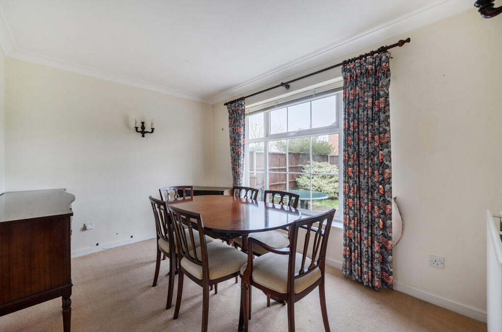 1385811-18-693c01...