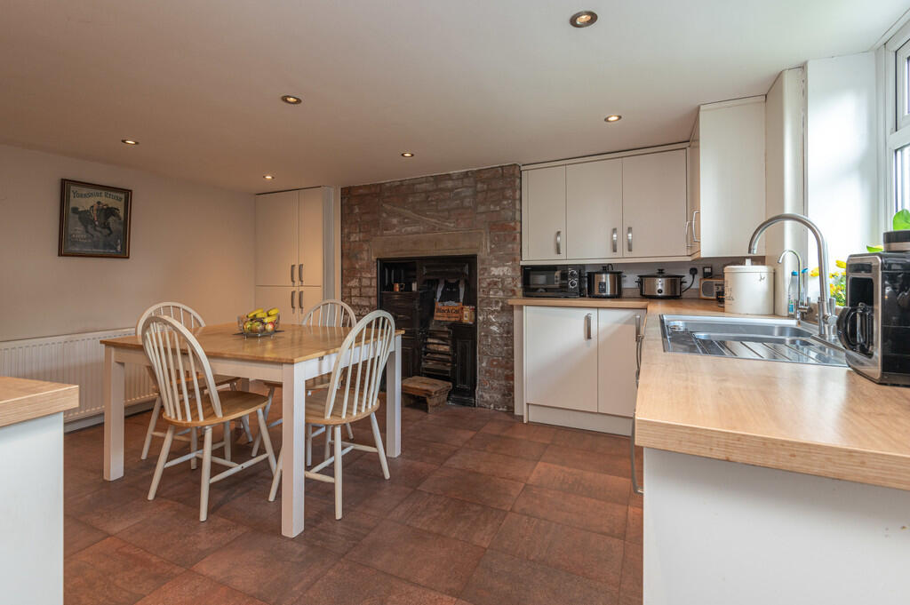 15 - 62 Branch St...