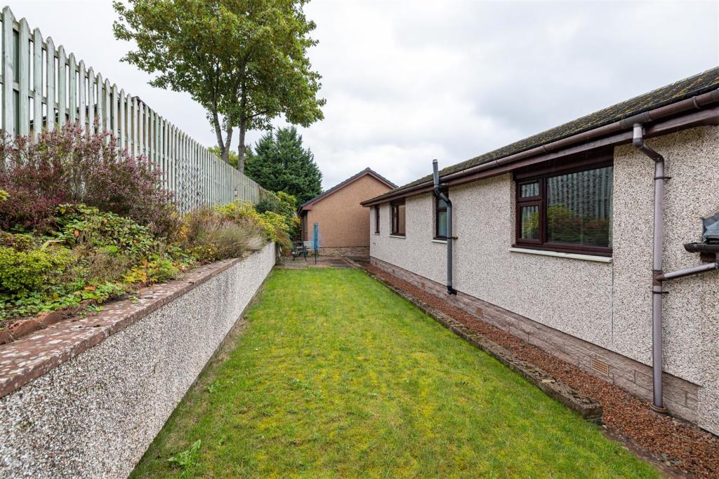 2 Kingsknowe Gardens Galashiels 27.JPG