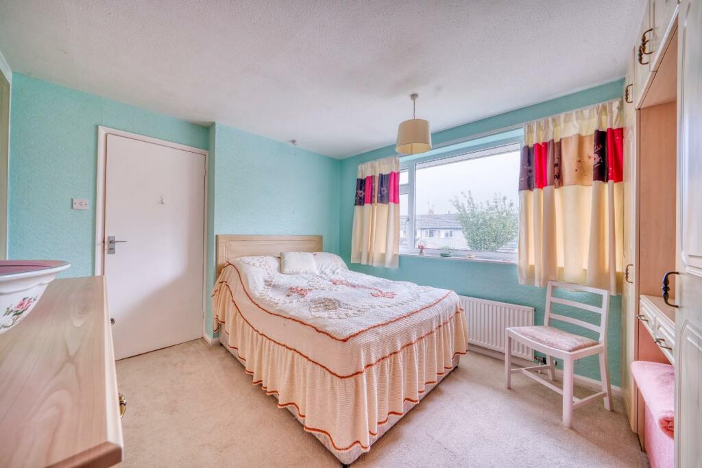 8 - bedroom.jpg