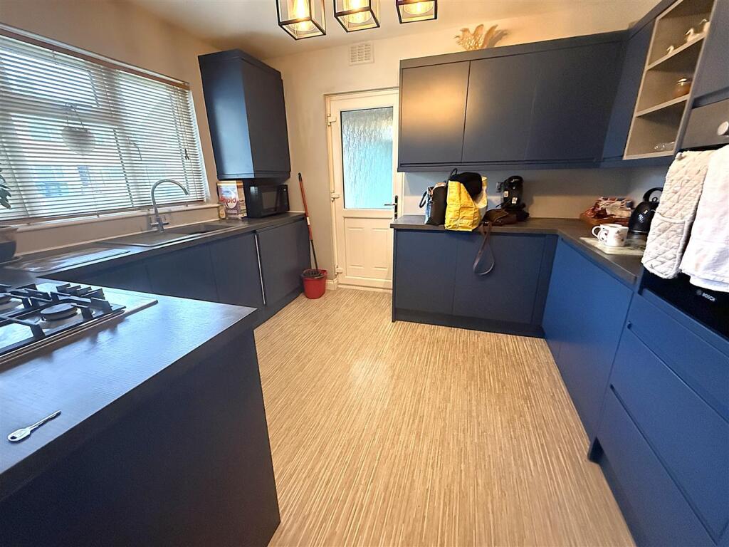 KITCHEN/BREAKFAST ROOM