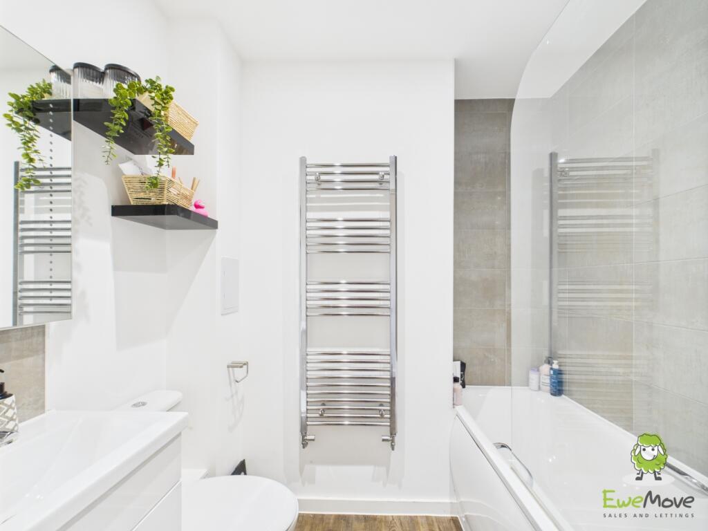 CAM03778G0-PR0266-STILL005