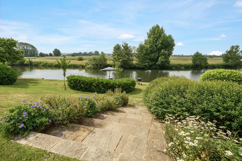 1305685-4-6846c3b...