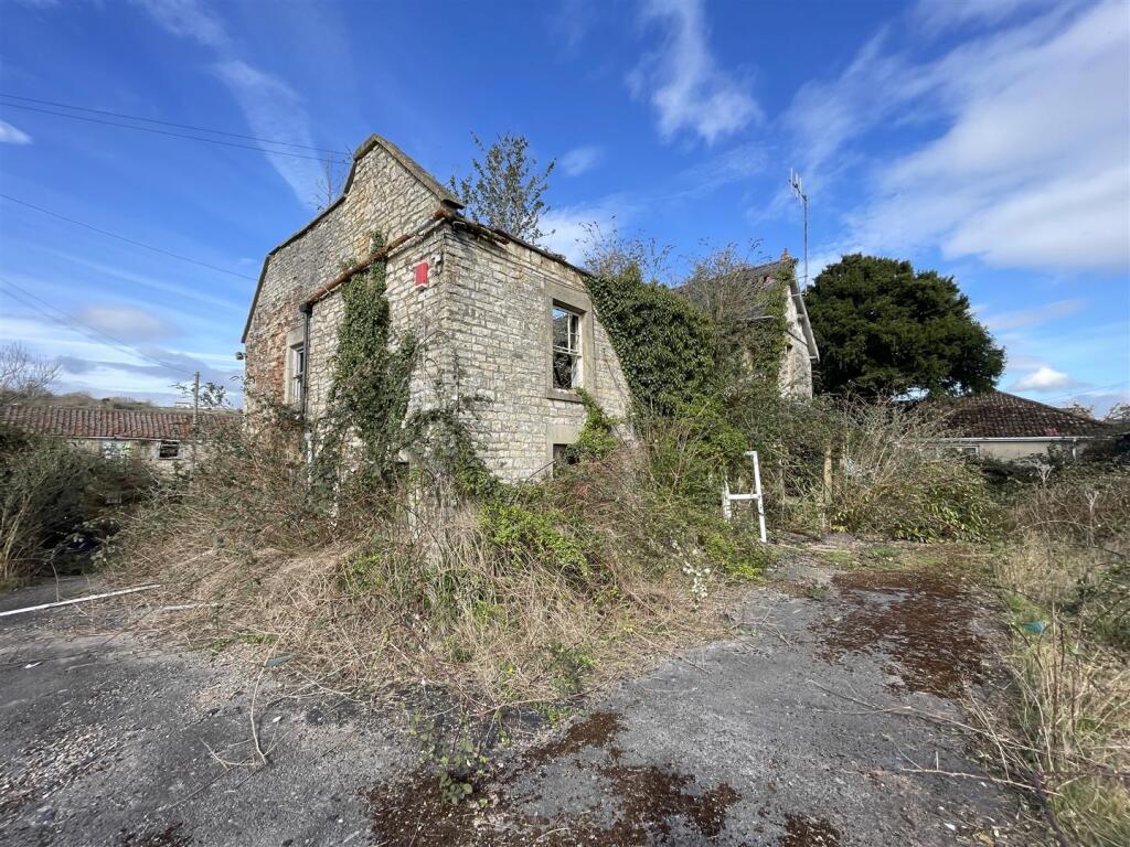 17 Station Road, Midsomer Norton, BA3 2AZ Freehold
