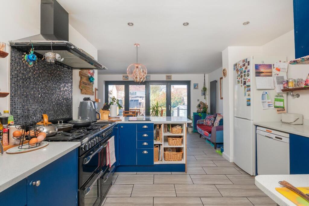 0B2TRCS - KitchenDiner G.jpg