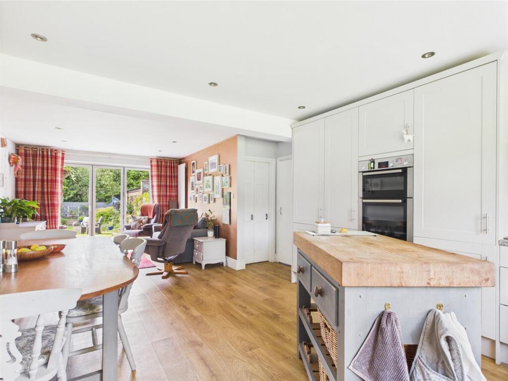 Living Kitchen/Dining Room