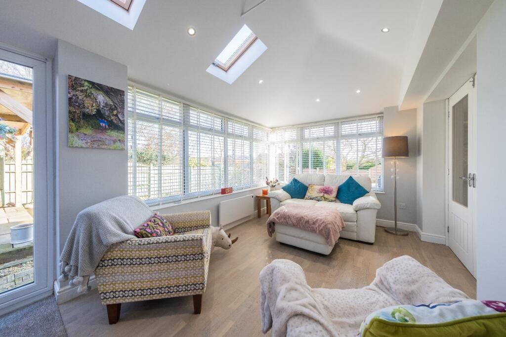 27 Hockenhull Crescent-026.jpg