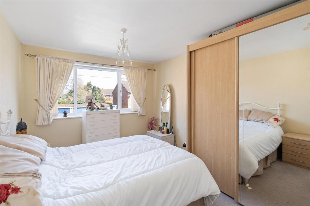 8 Romford Close_17.jpg