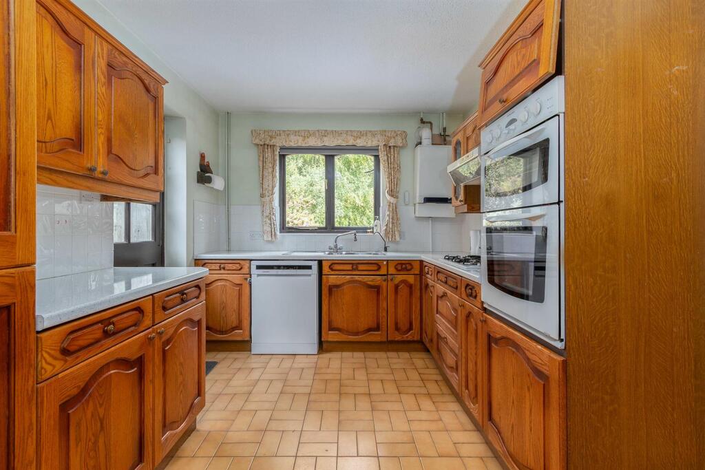 12 Manor House Close, Rugby (4).jpg