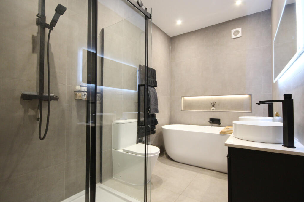 Jack &amp; Gill Bathroom