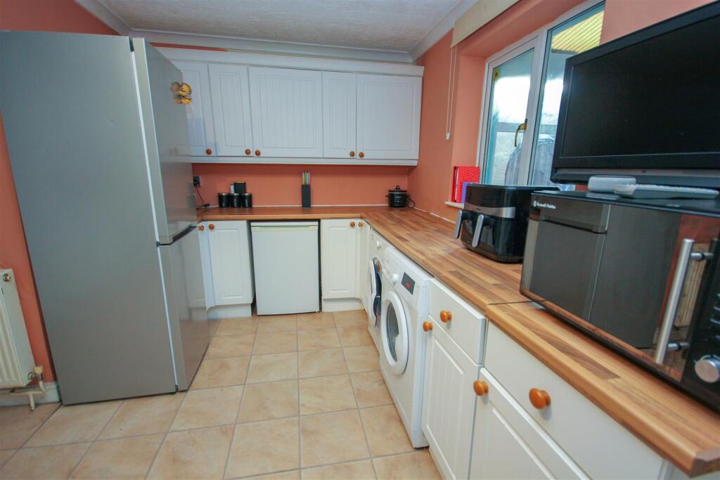 Kitchen...jpg