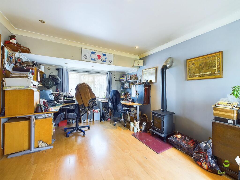 CAM04399G0-PR0024-STILL002