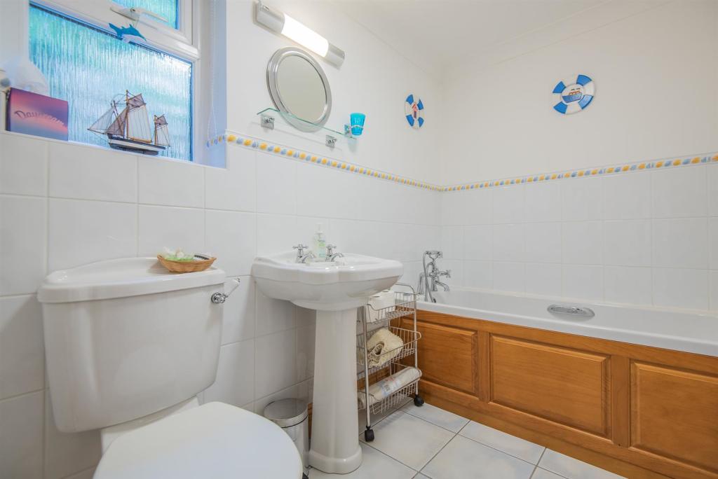 GB2 En-Suite.JPG