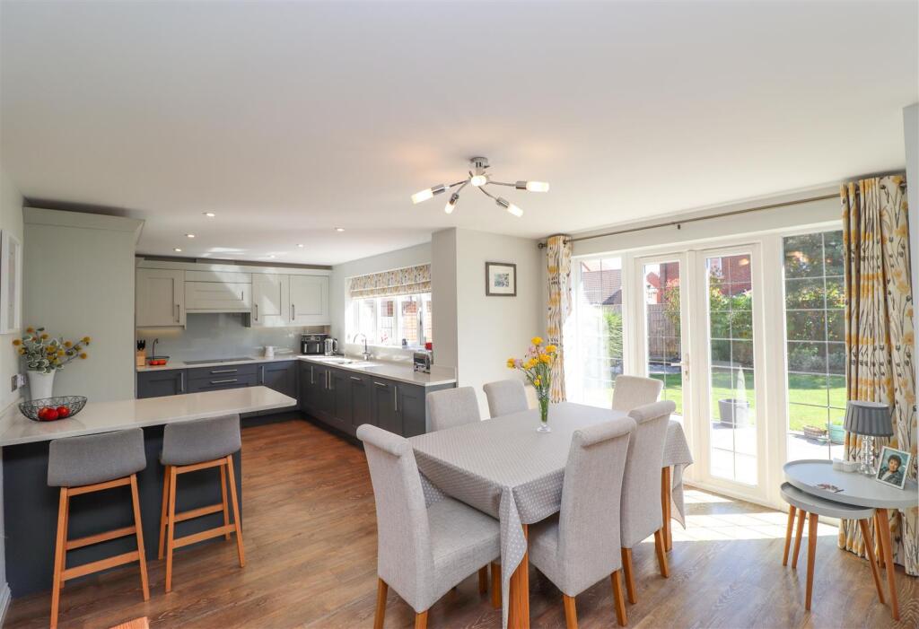 Kitchen/Breakfast Room