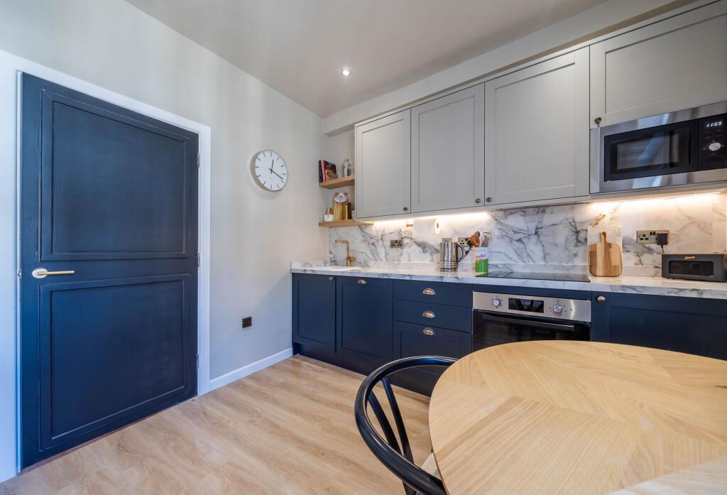 OPEN PLAN LIVING AREA