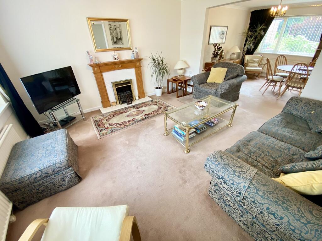 Lounge/Dining Room