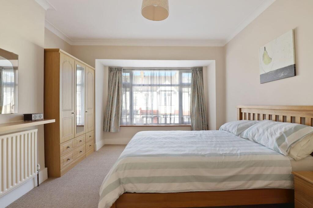 10-058dJHPropWpen - 47 Clevedon Road - 30 (1)-medi