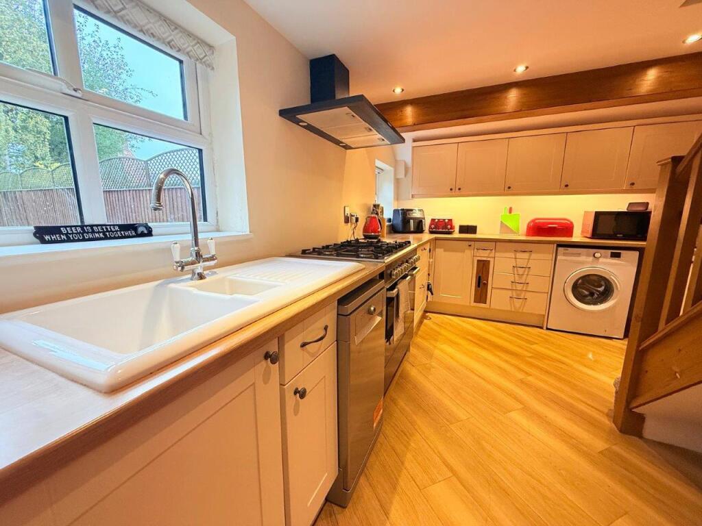 KITCHEN /DINING ROOM
