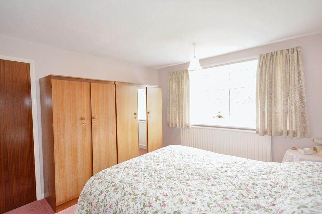 Master Bedroom (2...