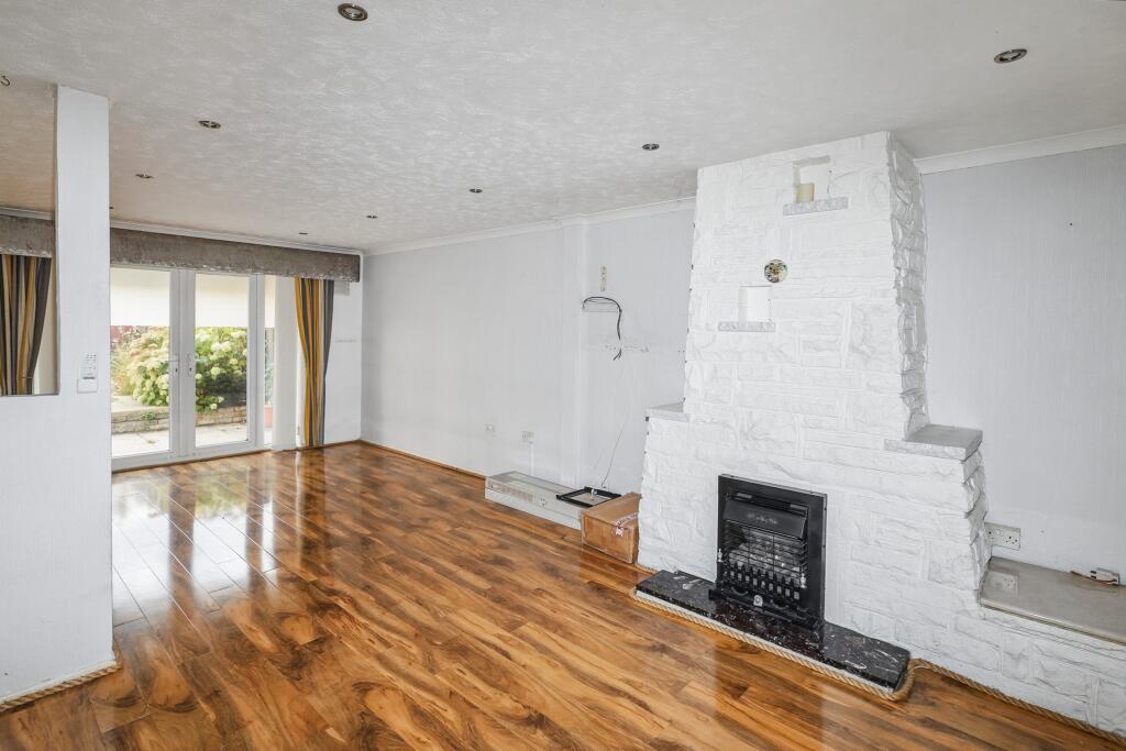 8 Colne Drive, Romford RM3 9JX