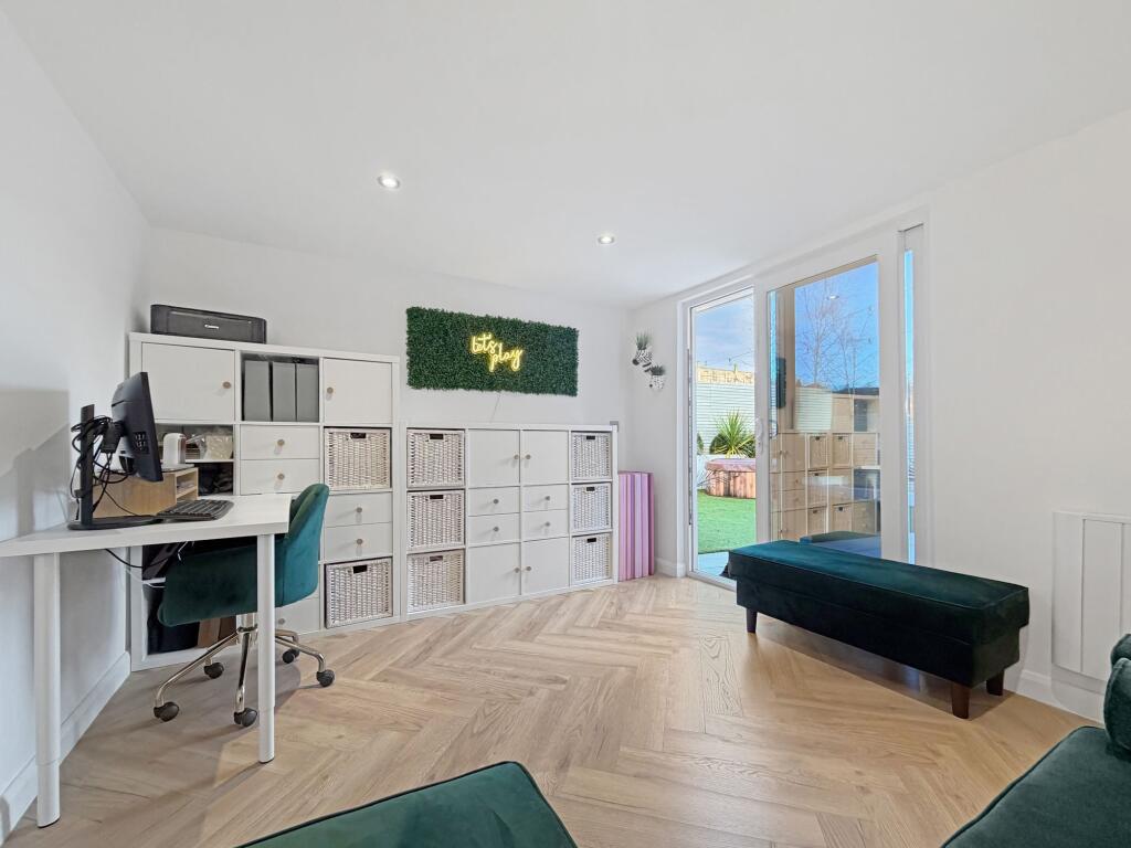 Gaming Room/office/Sitting Room