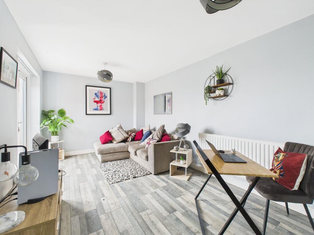 Sitting Room/Bedroom Five (Lower Ground Floor)