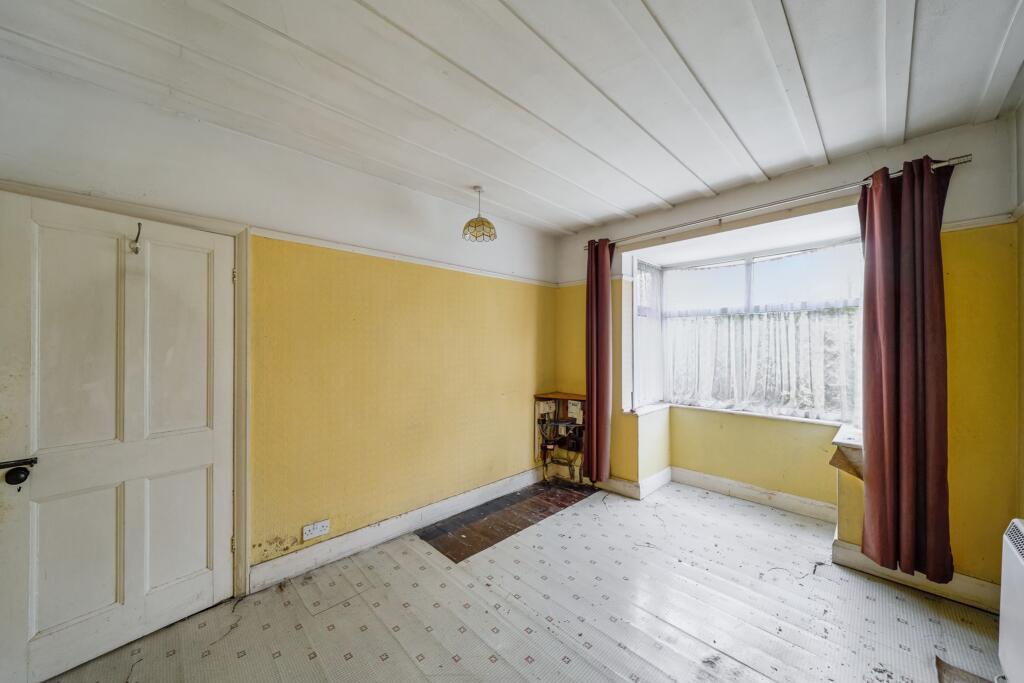 129 Linden Avenue, Ruislip, Middlesex, HA4 8TY