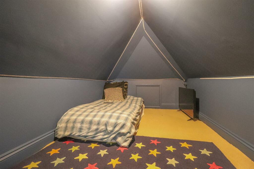 Bedroom 3 Extra Space