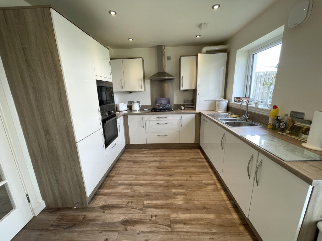 Kitchen a.JPG
