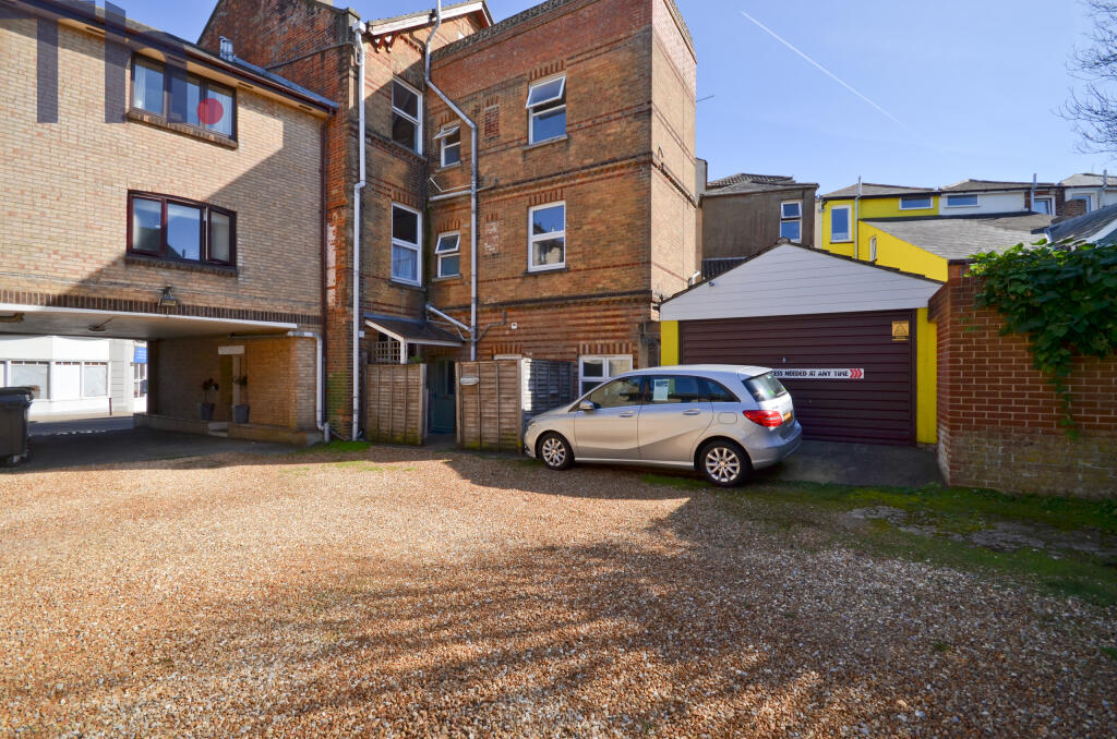 Double Garage.JPG