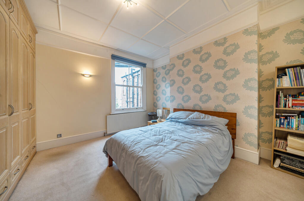 1364583-7-68e6848...