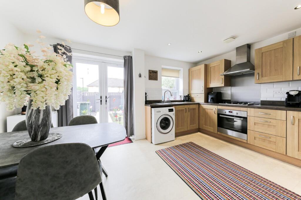 Kitchen / Dining Area