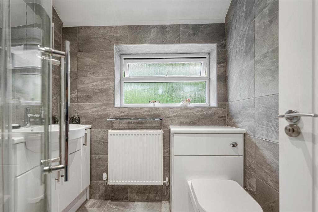 7 Woodview Close-22.jpg