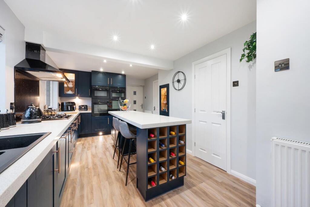 8 Greenway Close HDR (Kitchen)-2.jpg