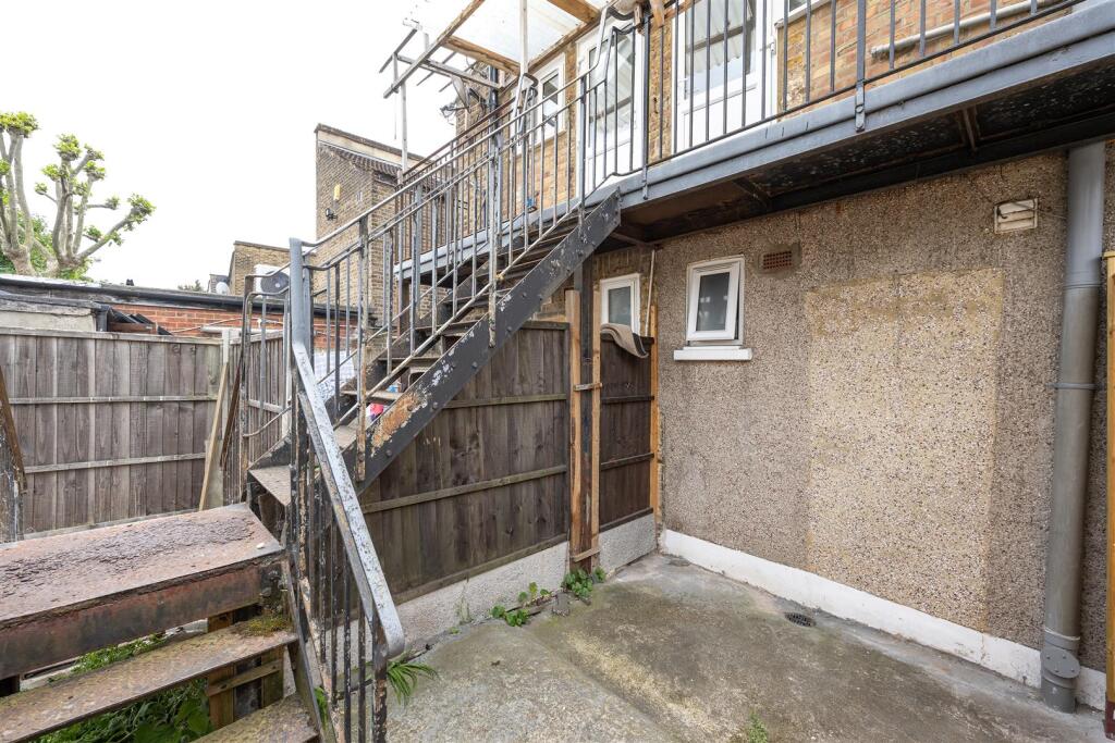 Green Street E7