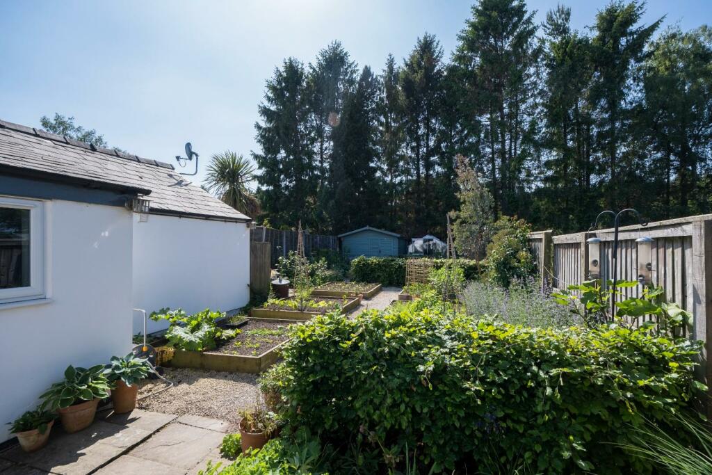 1 Beaconsfield Cottages-025.JPG