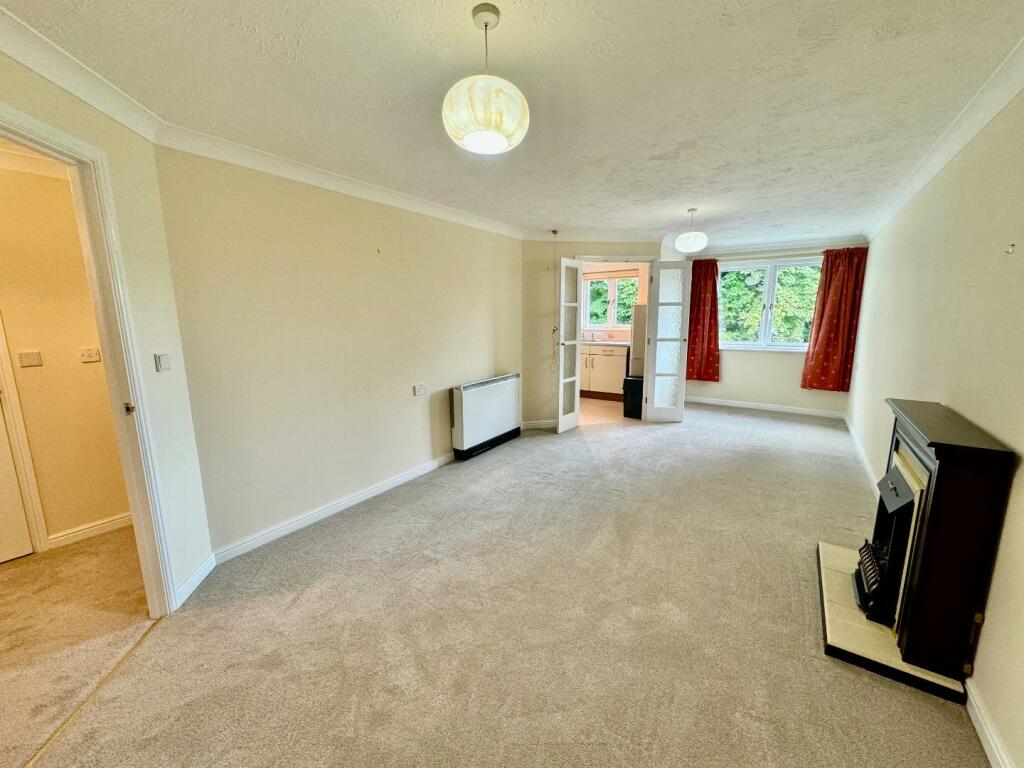 Lounge / Dining Area