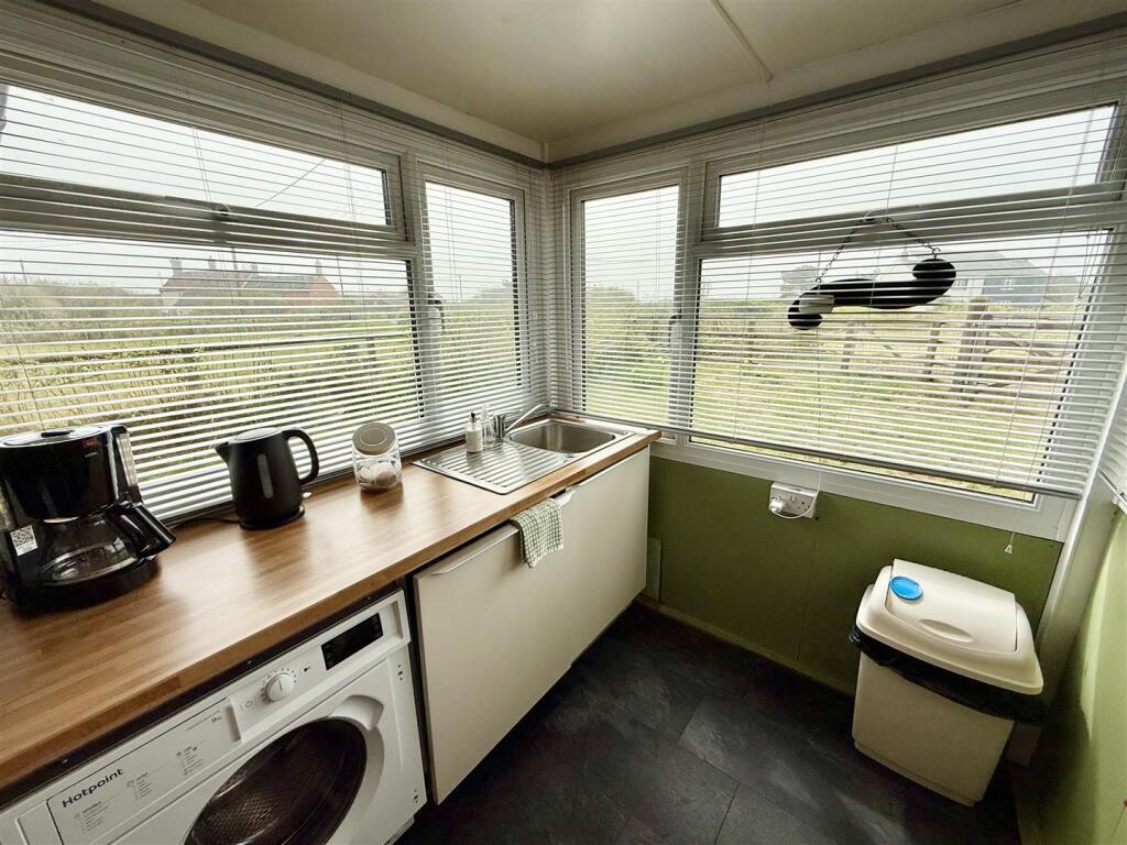porch with kitchen area