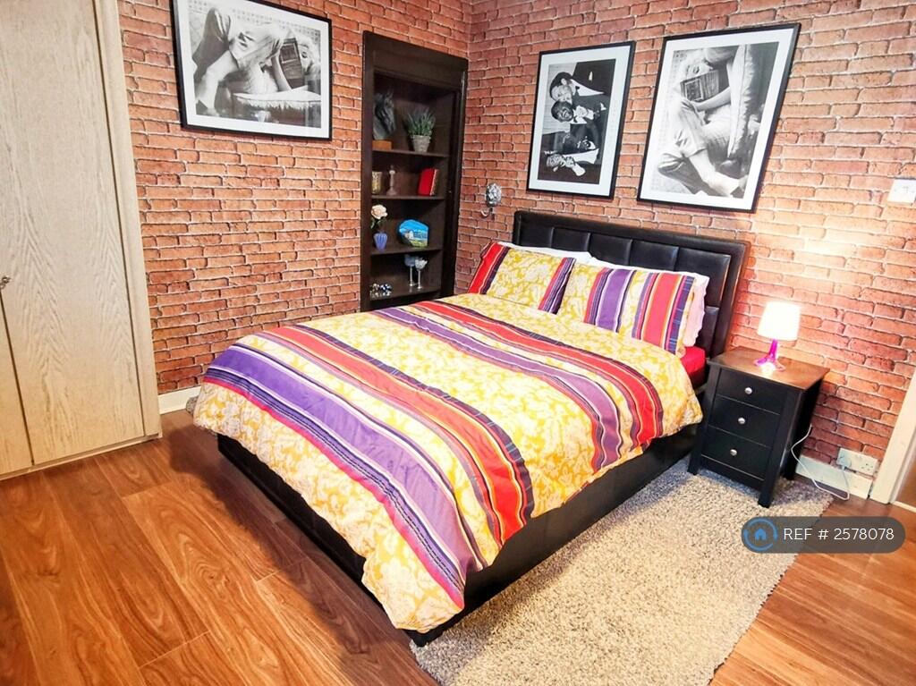 Bedroom 1 - Viewpoint 1 (Double Bed)