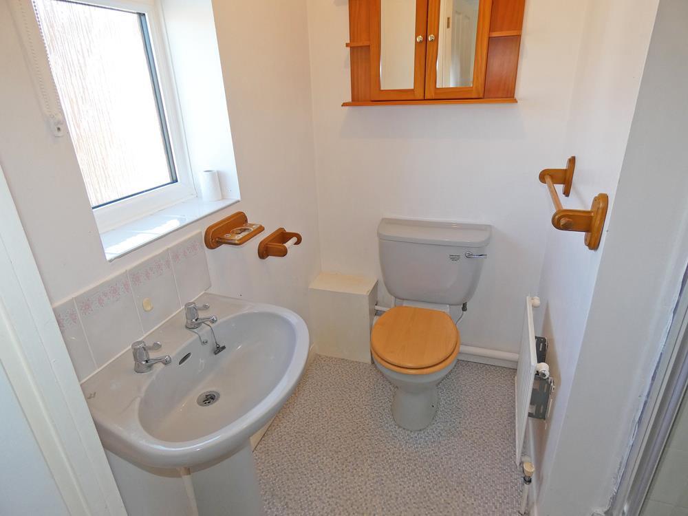 2284ensuite.jpg