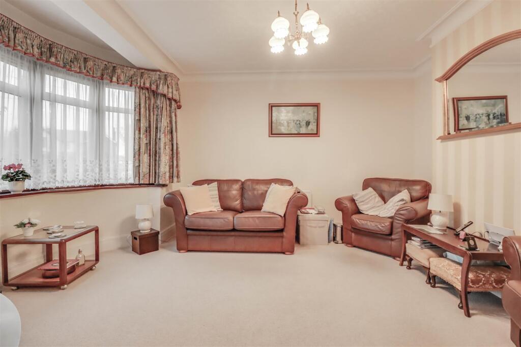 52 RUNWELL ROAD INSIDE-5.jpg