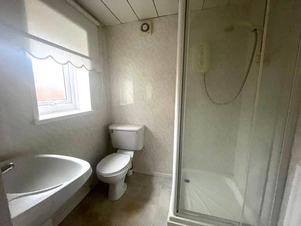 2ND SHOWER ROOM